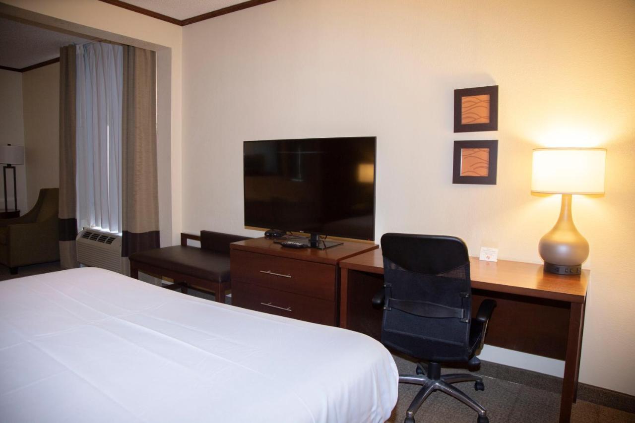 Ardmore Inn & Suites Адмор Екстериор снимка