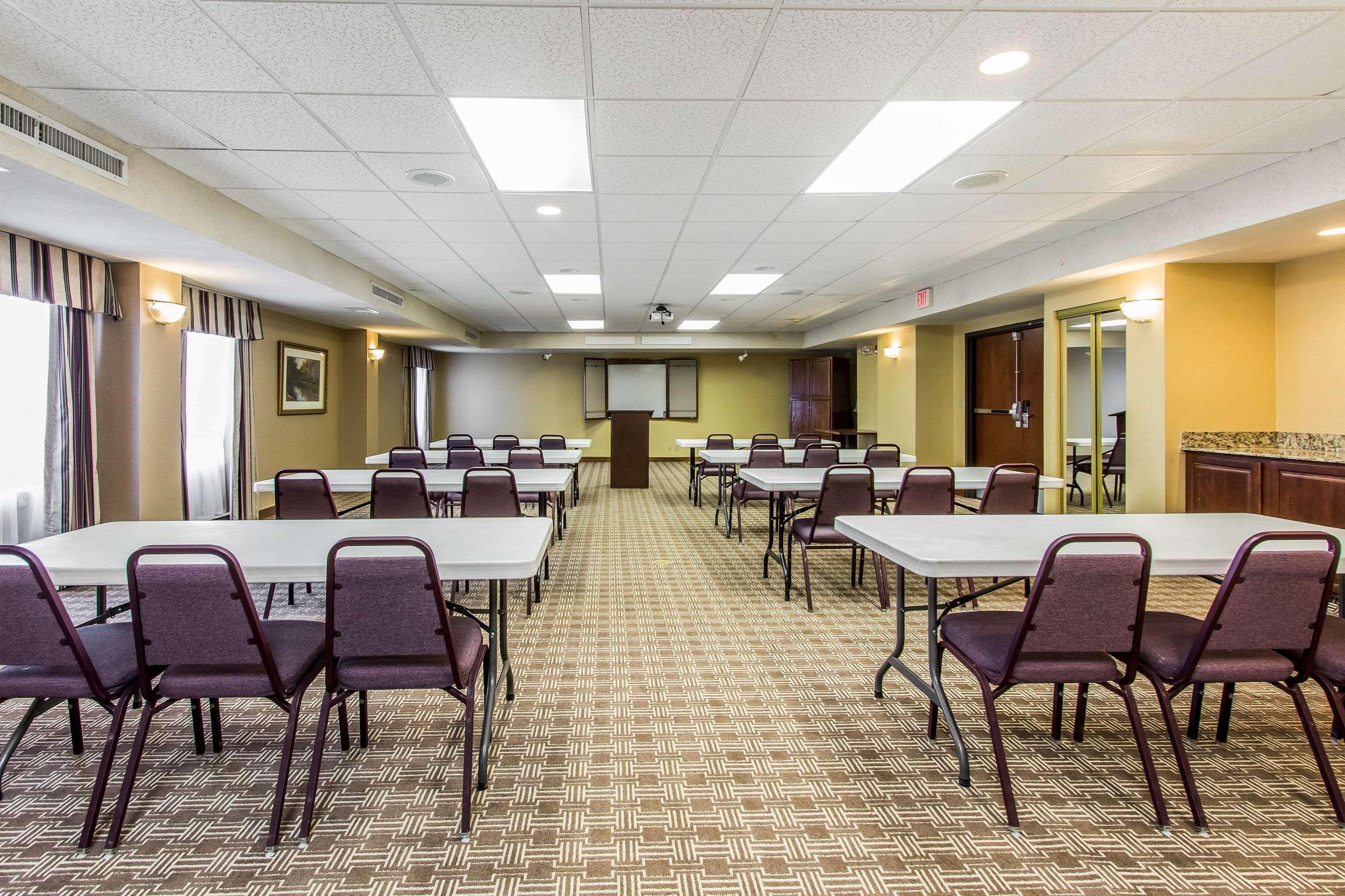 Ardmore Inn & Suites Адмор Екстериор снимка