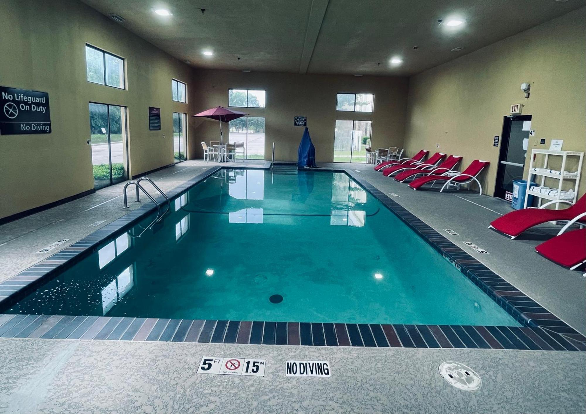 Ardmore Inn & Suites Адмор Екстериор снимка